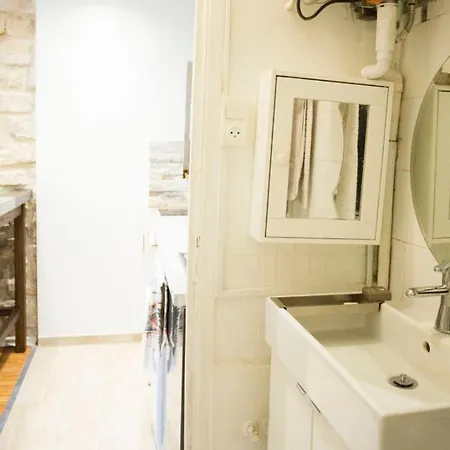 Hostnfly - Modern Studio In The Heart Of The Latin Quarter