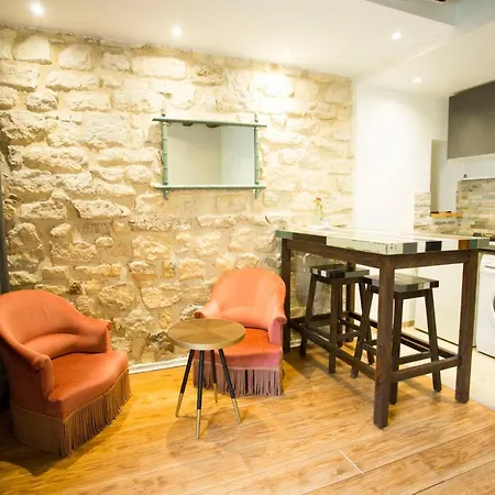 Hostnfly - Modern Studio In The Heart Of The Latin Quarter